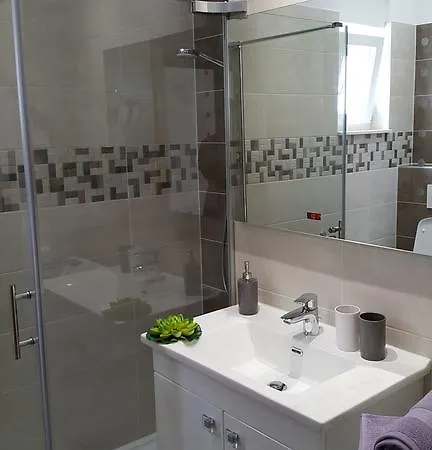 빌라 Luxury Star Lights - Heated Pool, Hot Tub, Gym, Billiard 트로기르