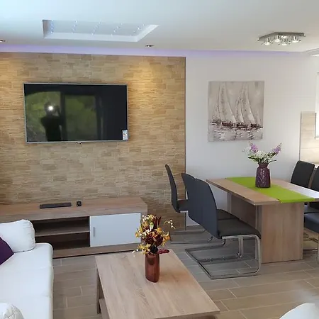 Luxury Star Lights - Heated Pool, Hot Tub, Gym, Billiard 트로기르