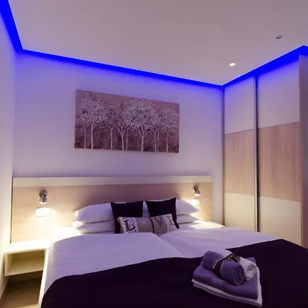 빌라 Luxury Star Lights - Heated Pool, Hot Tub, Gym, Billiard 트로기르
