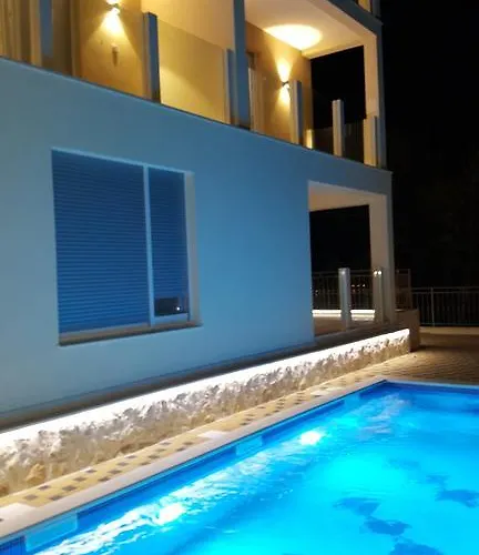 Luxury Star Lights - Heated Pool, Hot Tub, Gym, Billiard