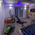 Luxury Star Lights - Heated Pool, Hot Tub, Gym, Billiard Villa