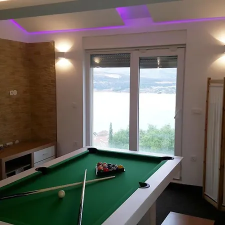 Willa Luxury Star Lights - Heated Pool, Hot Tub, Gym, Billiard Trogir
