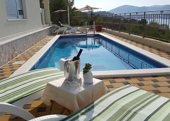 Villa Luxury Star Lights - Heated Pool, Hot Tub, Gym, Billiard