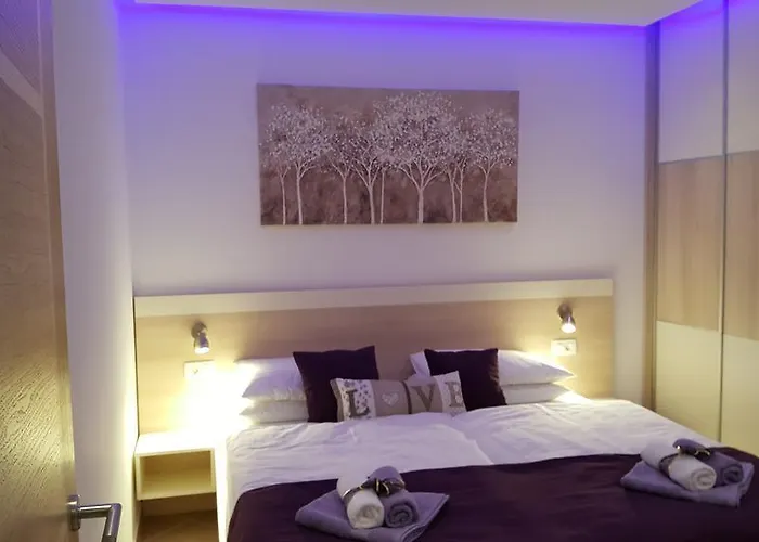 Luxury Star Lights - Heated Pool, Hot Tub, Gym, Billiard Vila