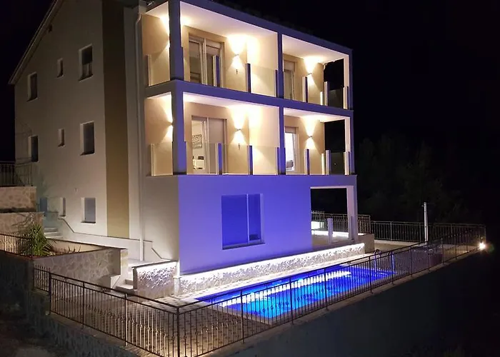 Luxury Star Lights - Heated Pool, Hot Tub, Gym, Billiard