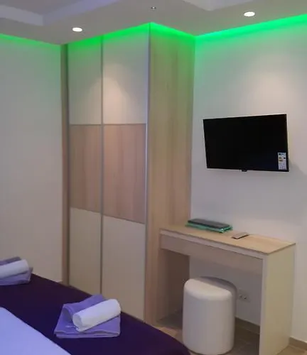 Vila Luxury Star Lights - Heated Pool, Hot Tub, Gym, Billiard