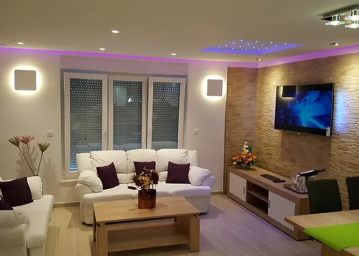 Luxury Star Lights - Heated Pool, Hot Tub, Gym, Billiard Vila