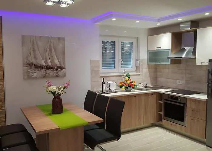 Luxury Star Lights - Heated Pool, Hot Tub, Gym, Billiard Vila *