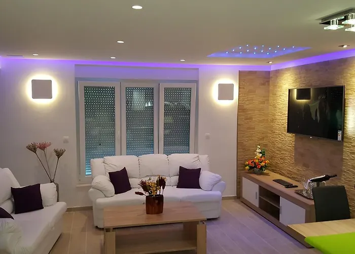 Vila Luxury Star Lights - Heated Pool, Hot Tub, Gym, Billiard *