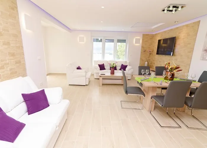 Luxury Star Lights - Heated Pool, Hot Tub, Gym, Billiard Trogir