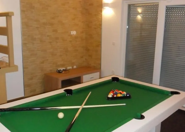 Vila Luxury Star Lights - Heated Pool, Hot Tub, Gym, Billiard *