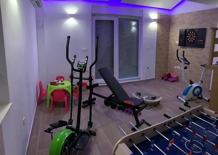 Luxury Star Lights - Heated Pool, Hot Tub, Gym, Billiard Vila