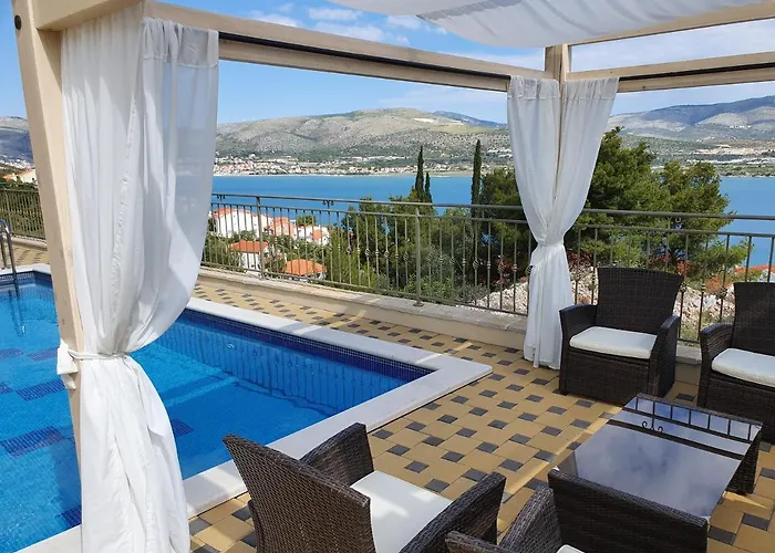 Luxury Star Lights - Heated Pool, Hot Tub, Gym, Billiard Vila