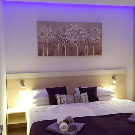 Luxury Star Lights - Heated Pool, Hot Tub, Gym, Billiard Villa