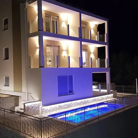 Luxury Star Lights - Heated Pool, Hot Tub, Gym, Billiard