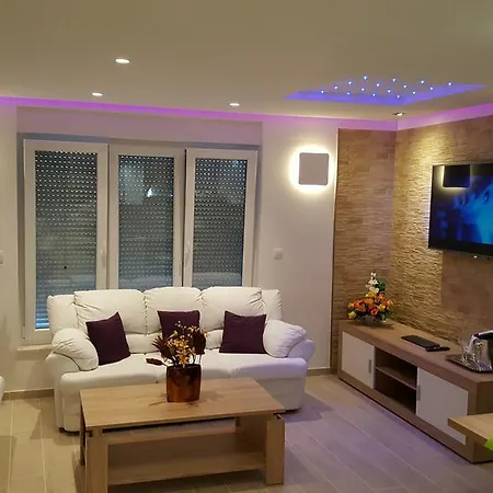 Luxury Star Lights - Heated Pool, Hot Tub, Gym, Billiard Villa