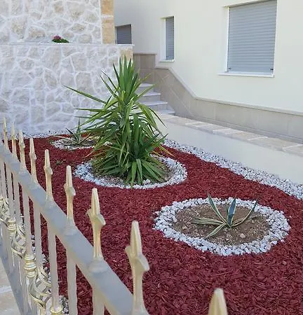 Luxury Star Lights - Heated Pool, Hot Tub, Gym, Billiard Villa *