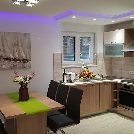 Luxury Star Lights - Heated Pool, Hot Tub, Gym, Billiard Villa *