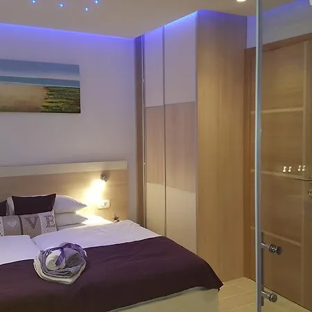 Villa Luxury Star Lights - Heated Pool, Hot Tub, Gym, Billiard *