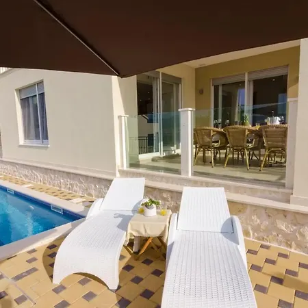 Villa Luxury Star Lights - Heated Pool, Hot Tub, Gym, Billiard *