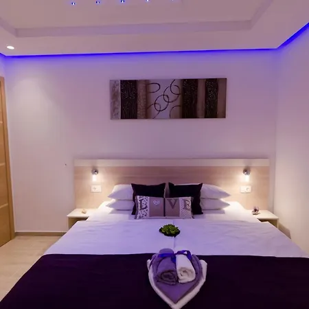 Luxury Star Lights - Heated Pool, Hot Tub, Gym, Billiard Villa