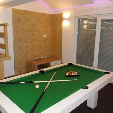 Villa Luxury Star Lights - Heated Pool, Hot Tub, Gym, Billiard *