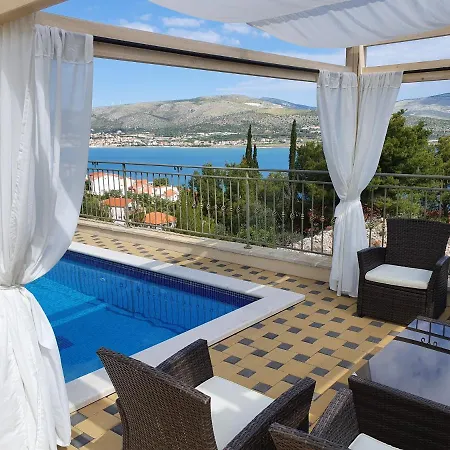 Luxury Star Lights - Heated Pool, Hot Tub, Gym, Billiard Villa